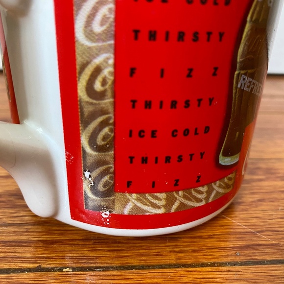 Set of 3 1997 Coca-Cola® Collector Mugs - Picture 14 of 16